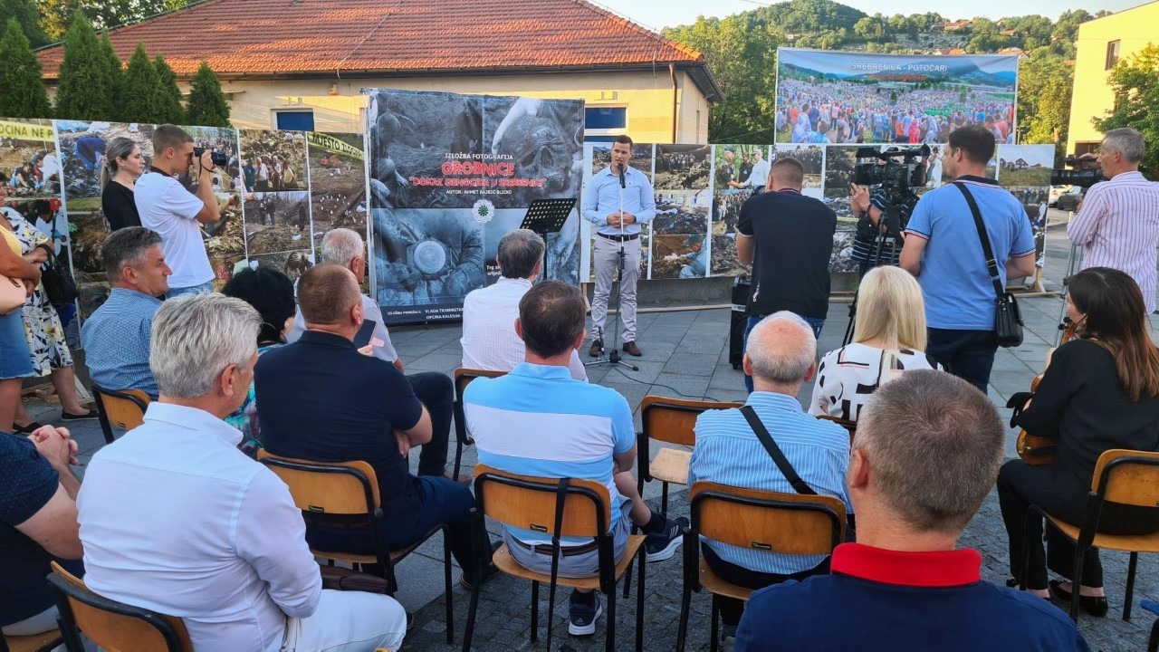 U Tuzli otvorena izložba fotografija Ahmeta Bajrića Blicka